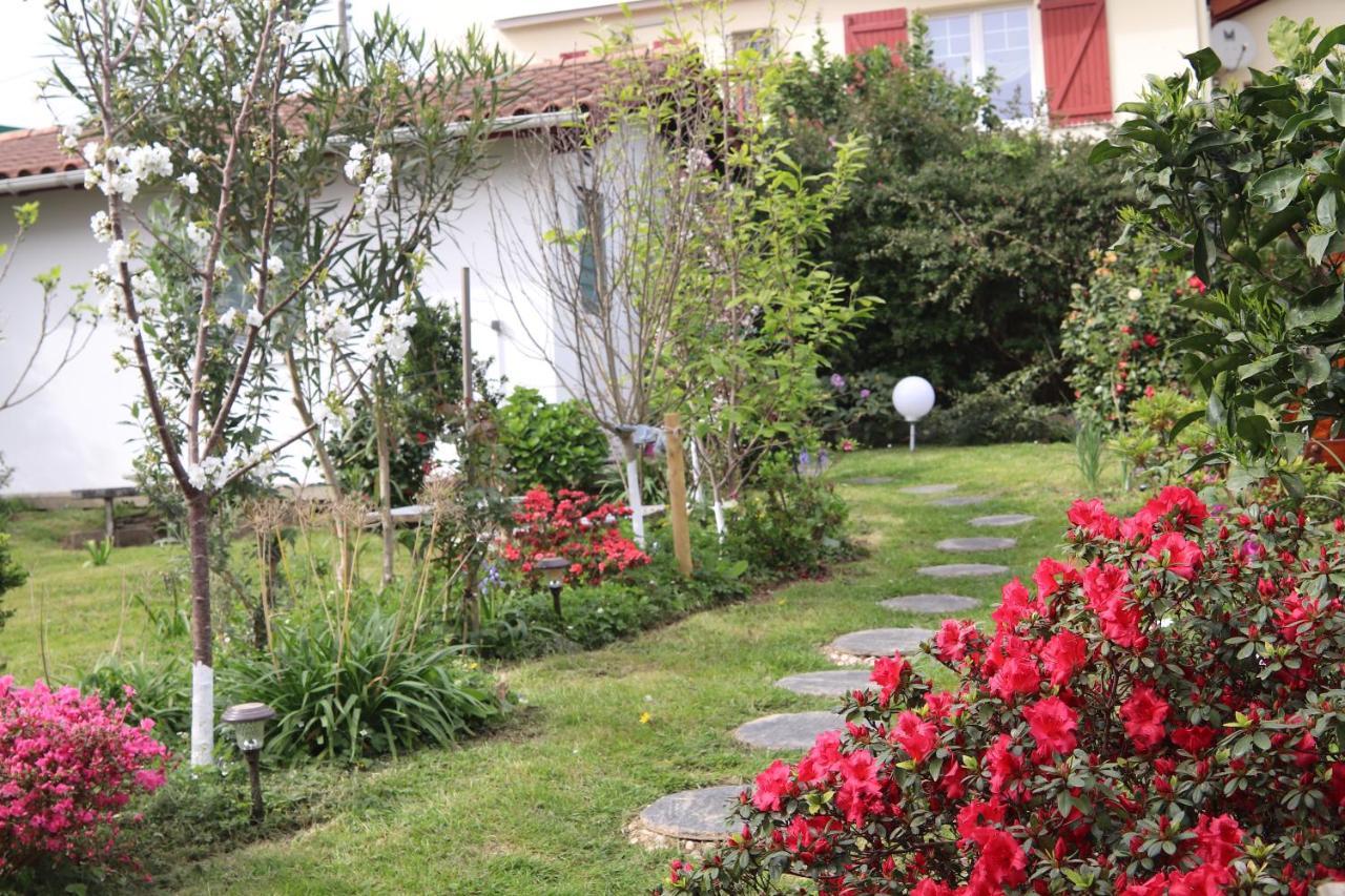 Chambres D'Hotes "Hor Dago" Pres De La Gare D'Hendaye Avec Le Petit-Dejeuner Exterior photo